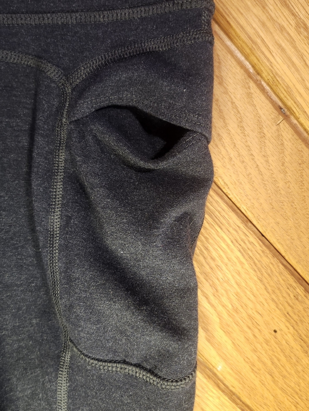 Fila Sport Small Dark Gray Active Cropped Leggings with Side And Back Pockets - Picture 6 of 10